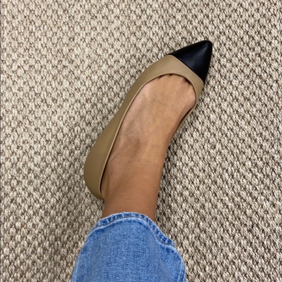 SOLD Chanel tan & black pointed toe flats - Picture 13 of 13